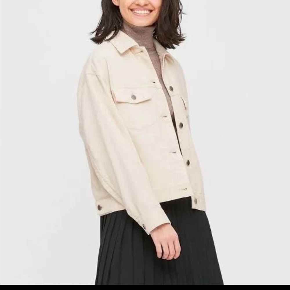 Uniqlo Women’s Off White/Cream Corduroy Trucker Jacket- Size M